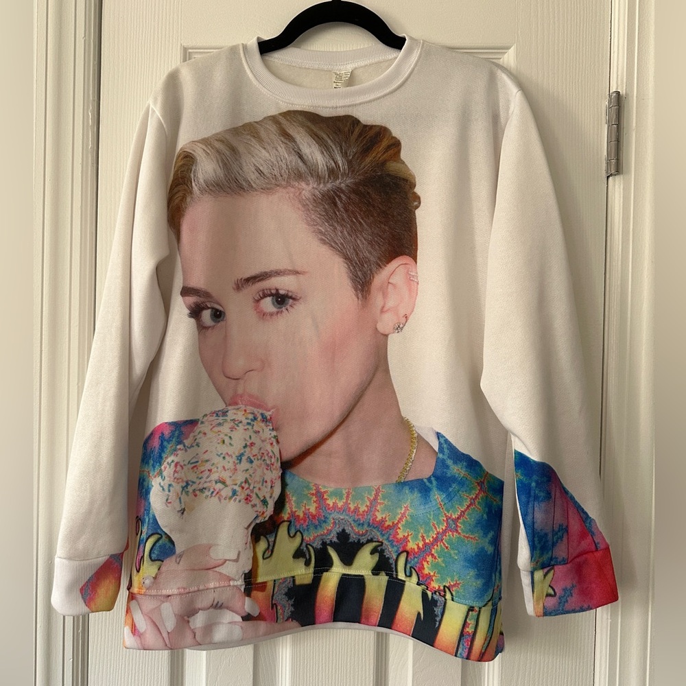 MILEY CYRUS VINTAGE BANGERZ MERCH CREW NECK